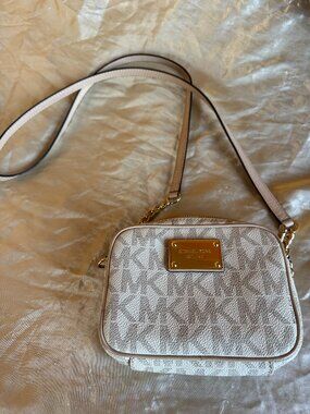 Michael Kors white crossbody bag. Rarely used, immaculate condition